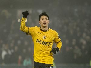 世俱杯买球网站-英媒：英冠伯明翰有意狼队前锋黄喜灿，但球员薪水是个问题